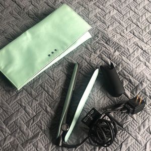 Mint green barely used GHD Gold flair iron